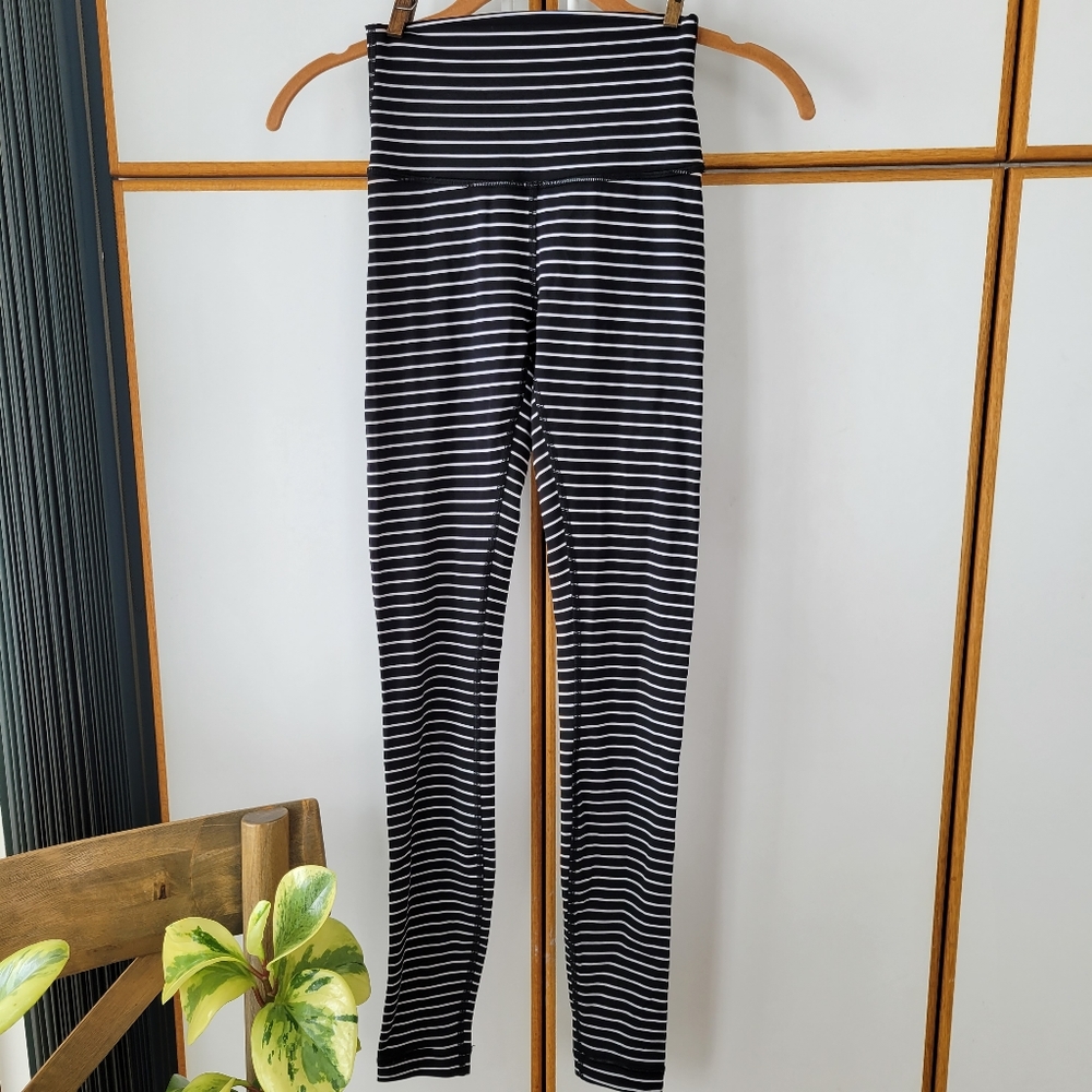 NWOT Wunder Under High-Rise Tight 2 *Luxtreme 28" Parallel Stripe Black